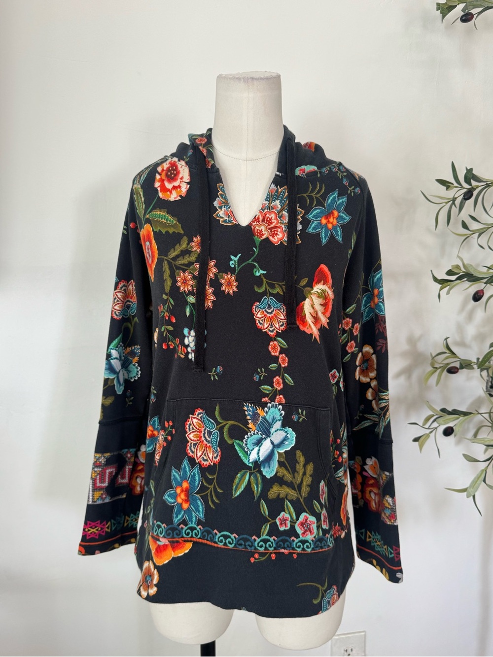 Johnny Was Los Angeles Black Floral Hoodie Pullover Size XS Boho